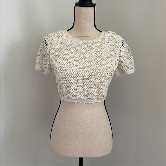 French Connection Cream Short Sleeve Floral Crochet Shirt size 2 Boho Crop Top - Picture 1 of 8